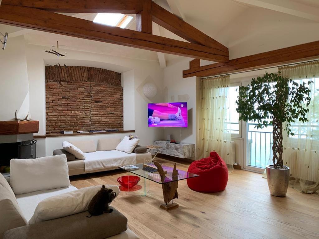 Апартаменты The Cherry Garden House Loft Lusso Брунате Экстерьер фото